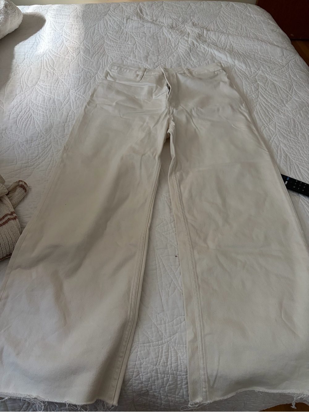 Vigoss Cream Wide-Leg Jeans